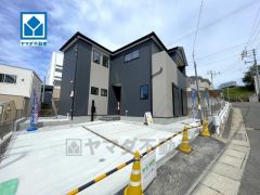 福岡空港駅まで徒歩15分。 コンビニ・スーパー・バス停まで徒歩9分圏内。お買い物が便利＾＾並列駐車2台。