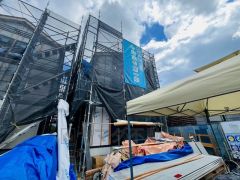 カースペースは停めやすい並列駐車2台付きです。