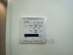 浴室暖房乾燥機には、暖房、乾燥、涼風、換気の4つの機能が付いています。タイマー付きです。
