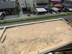 駐車スペースとは別にお庭もついております。広さも十分あるので、ガーデニングやBBQなど楽しみの増えるお庭です＾＾