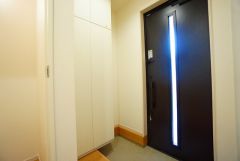 たっぷり収納できるシューズボックスです。家族全員の靴がきれいに整頓できます。玄関収納も問題ありません。
