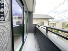 お天気の良い日はお洗濯物がよく乾きそうな日当たり良好のバルコニーです＾＾