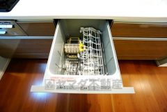 家事の時間が短縮できる食器洗浄乾燥機付。後片付けもラクラクです。