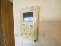 防犯性、セキュリティ対策に安心できるテレビモニター付きインターフォンです。セールスマン対策にもなり安心できます。