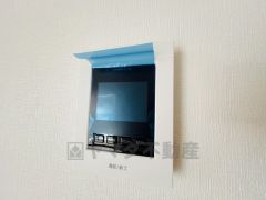 防犯性、セキュリティ対策に安心できるテレビモニター付きインターフォンです。セールスマン対策にもなり安心できます。