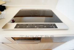 お手入れのしやすいIHクッキングヒーターです。