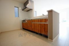 同仕様写真。対面式キッチンなのでリビングにいるご家族とコミュニケーションを取りながら洗い物や、お料理が楽しめそうですね＾＾