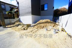 駐車スペースはゆとりある2台分を確保。マイカー用に、お客さま用に、余裕を持ってご利用いただけます。