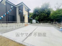 カースペースは広々4台分を確保＾＾ご夫婦で1台ずつとご友人や急な来客がっても安心です＾＾