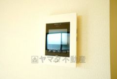 防犯性、セキュリティ対策に安心できるテレビモニター付きインターフォンです。セールスマン対策にもなり安心できます。