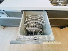 家事の時間が短縮できる食器洗浄乾燥機付。後片付けもラクラクです。