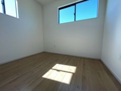 温かい光の差し込むゆとりのある居室をぜひ現地にてご確認くださいませ。子供部屋におススメ＾＾