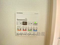 浴室暖房乾燥機には、暖房、乾燥、涼風、換気の4つの機能が付いています。タイマー付きです。