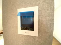 防犯性、セキュリティ対策に安心できるテレビモニター付きインターフォンです。セールスマン対策にもなり安心できます。
