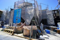 カースペースは並列2台分。 ご夫婦で1台ずつ所有出来ます＾＾ スーパーまで徒歩9分。 コンビニまで徒歩13分。周辺環境充実。