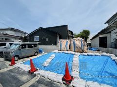 敷地面積96坪。小学校徒歩1分＾＾ 西鉄バス「庄内小学校」停徒歩5分＾＾ オール電化＾＾LDK18.5帖＾＾