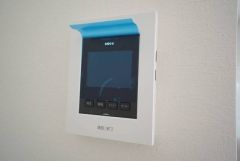 防犯性、セキュリティ対策に安心できるテレビモニター付きインターフォンです。セールスマン対策にもなり安心できます。