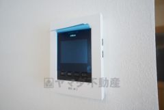 防犯性、セキュリティ対策に安心できるテレビモニター付きインターフォンです。セールスマン対策にもなり安心できます。