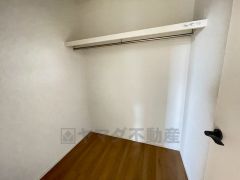 洋服などを家族分まとめて収納ができることで動線がコンパクトになります＾＾