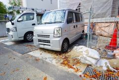 駐車スペースはゆとりある3台分を確保。マイカー用に、お客さま用に、余裕を持ってご利用いただけます。