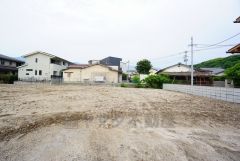 コンビニまで徒歩4分。スーパーまで徒歩6分。ドラッグストア徒歩5分。