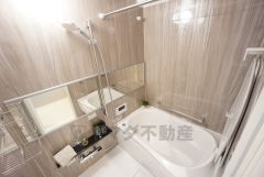 1日の疲れを癒すくつろぎのバスルーム。 新品交換済みです＾＾1日の疲れを癒してくださいね。 浴室暖房乾燥機付き。