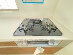 3口コンロなので、効率よく調理ができます。毎日のお料理が楽しくなりますね。