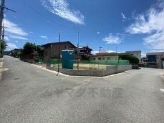 角地＾＾ 前面道路は北・西側4.8ｍ～4.9ｍ。 交通量が少ないため小さなお子様がいても安心です＾＾