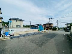 前面道路は6ｍ以上と駐車がスムーズにできます＾＾
