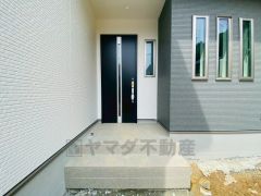 奥まって設置されており、雨にも濡れにくくなっています。