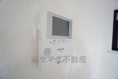 防犯性、セキュリティ対策に安心できるテレビモニター付きインターフォンです。セールスマン対策にもなり安心できます。
