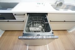 家事の時間が短縮できる食器洗浄乾燥機付。後片付けもラクラクです。