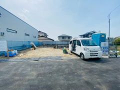 カースペースは並列駐車の4台分を確保＾＾ 福岡ICまで車で約14分＾＾（4.5ｋｍ） お子様から大人まで楽しめるトリアスショッピングモール・コストコまで車で約10分＾＾