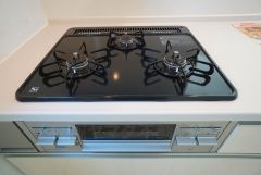 3口コンロなので、効率よく調理ができます。毎日のお料理が楽しくなりますね。