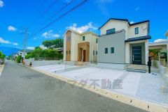 大型車の通行が少なく、騒音や振動が少ないので静かで快適な生活を送れます。