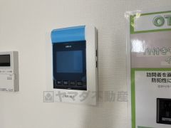 防犯性もばっちり、TVモニター付きインターフォン完備。大きなモニターで玄関先を確認できます。録画機能が付いているので不在時の訪問者も確認できて安心です^^