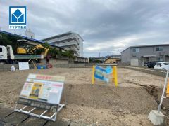 2号棟。大利小学校まで徒歩約4分（約260ｍ）。お気に入りの家具とインテリアでステキな部屋を作りましょう。