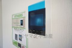 防犯性、セキュリティ対策に安心できるテレビモニター付きインターフォンです。セールスマン対策にもなり安心できます。