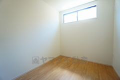 約4帖の納戸あり。大きな荷物はもちろんテレワークやお子様の勉強スペースなど様々な用途で活躍します＾＾