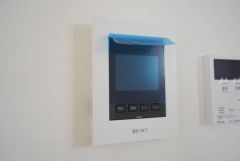 防犯性、セキュリティ対策に安心できるテレビモニター付きインターフォンです。セールスマン対策にもなり安心できます。