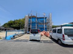 西鉄バス「嘉穂総合高校」停徒歩7分。コンビニまで徒歩8分＾＾