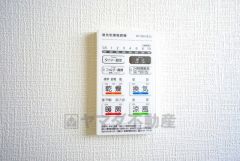 浴室暖房乾燥機には、暖房、乾燥、涼風、換気の4つの機能が付いています。タイマー付きです。