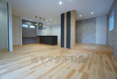 家族が集まる開放的なリビング。約17.5帖の大空間で毎日のお食事が楽しみです＾＾思い思いの時間を過ごしたり、家族みんなで食事をしたり、素敵な団らんの場になりますね。