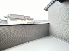 お天気の良い日はお洗濯物がよく乾きそうな日当たり良好のバルコニーです＾＾