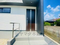 タッチキー採用の玄関。お買い物帰りで、両手がふさがってきても簡単に中に入れます＾＾
