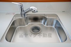 ステンレスシンクは簡単にお掃除できますよ。