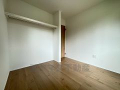 オープンクローゼットは、扉の開閉動作がないので荷物の出し入れがスムーズになります。衣類を綺麗にまとめておしゃれにまとめれば、お部屋のアクセントにもなります＾＾