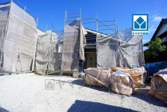 グレー・ブラウンを基調としたシンプルで飽きの来ない外観です。 建物ごとに間取りや色味が異なりますので、ぜひ一度現地で見比べてください＾＾