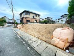 前面道路は東側約6ｍ。