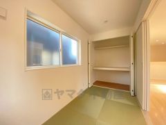 和室です＾＾お子様のお昼寝スペースや書斎としてなど、いろいろとお使い頂けます。